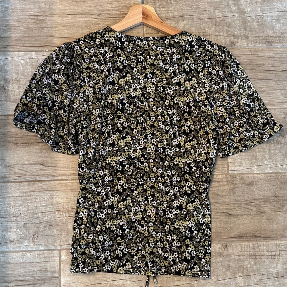 Michael Kors V-Neck Short Sleeve Flowered Blouse With Ruched Front Tie Detail - Picture 3 of 3